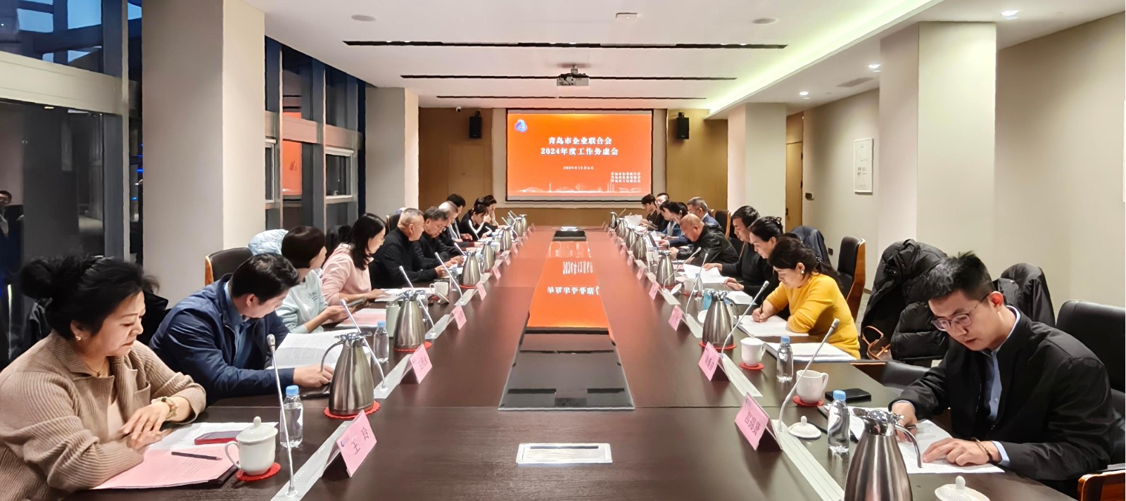 務(wù)虛會.jpg 務(wù)虛會.jpg